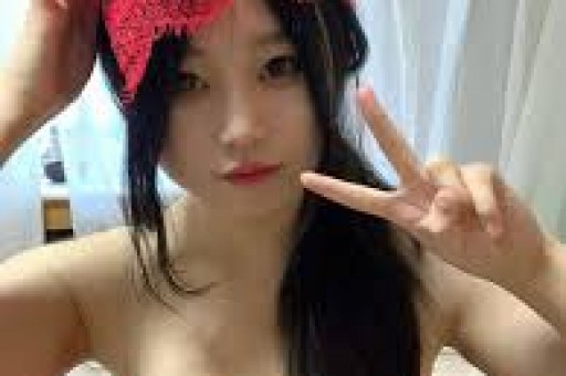 演员闫学晶发声明辟谣：多人凭空编造、传播其“偷税漏税”“与他人存在不正当关系”等不实消息已起诉；此前其因“哭穷”被多平台封禁